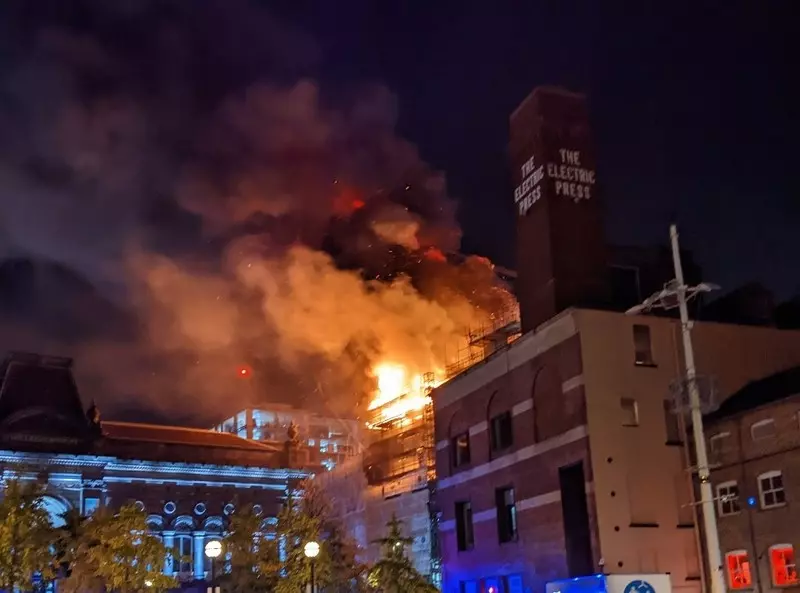 Gigantyczny pożar opuszczonego wieżowca w centrum Leeds