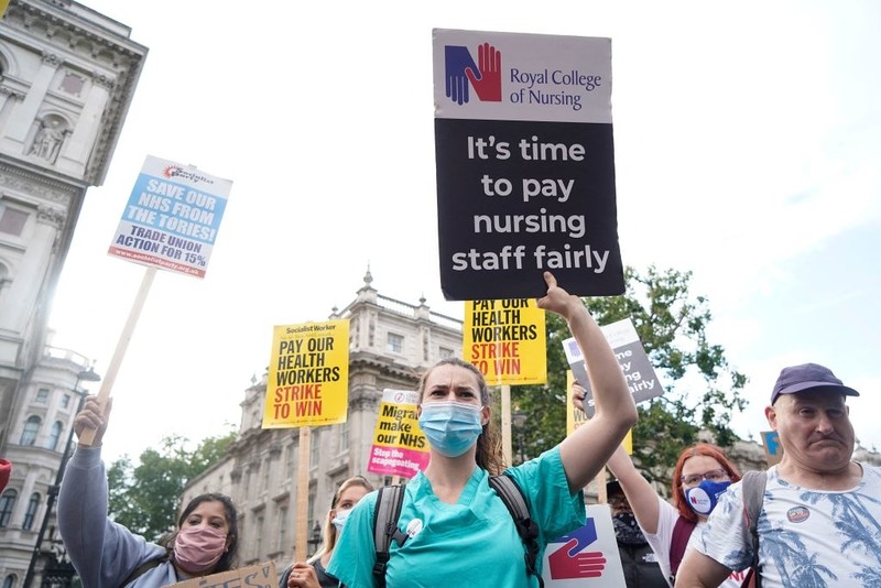 Thousands of NHS workers to vote on whether to strike over pay