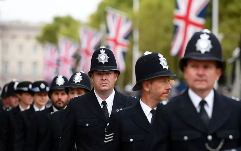Raport: Setki funkcjonariuszy w Londynie z zarzutami nadal służą w policji