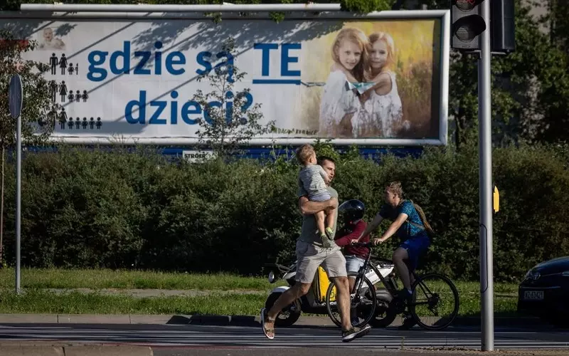 CBOS: Polacy coraz pesymistyczniej nastawieni do sytuacji politycznej i gospodarczej