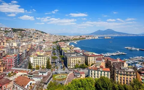 Italy: Massive Return of Tourists to Naples