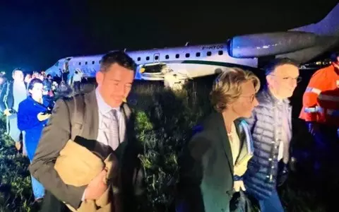 France: The plane fell out of the runway on landing. A French minister was on board