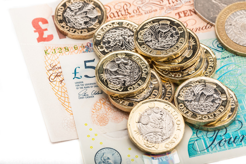 Pound sinks as UK economic uncertainty rises