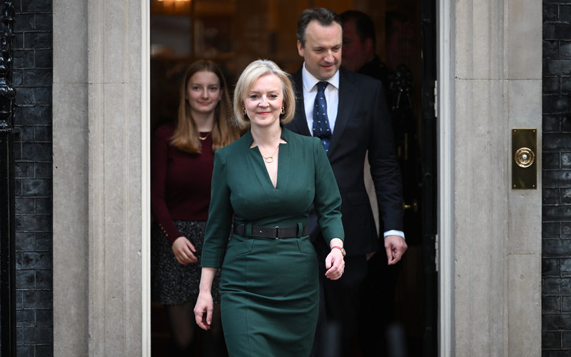 Liz Truss formally submitted her resignation to King Charles III