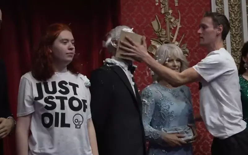 Londyn: Aktywiści obrzucili tortem figurę woskową króla Karola III w muzeum Madame Tussauds
