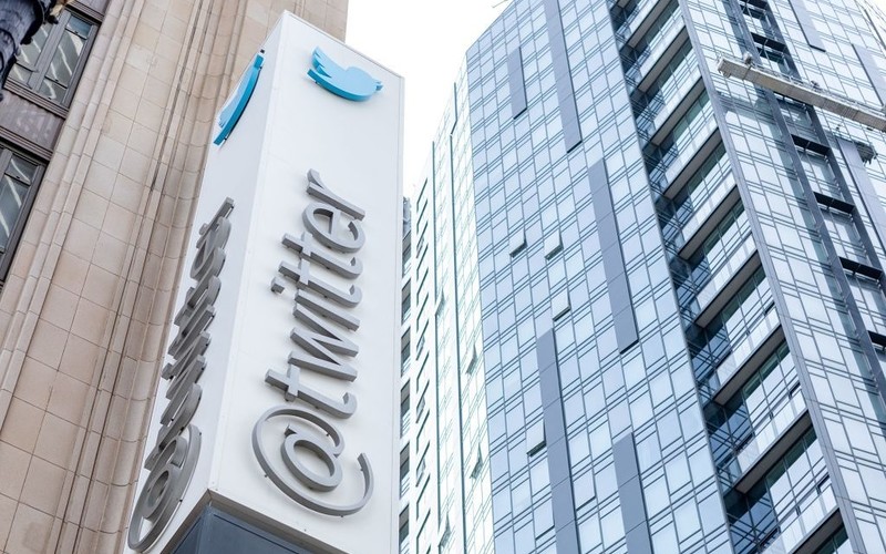 Elon Musk zwalnia pracowników i wprowadza nowe porządki w Twitterze