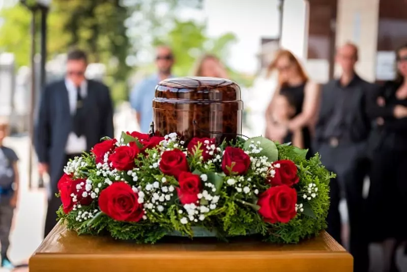 W Polsce kremacje stanowią 40 proc. pochówków. Polacy coraz częściej wybierają też unikatowe urny