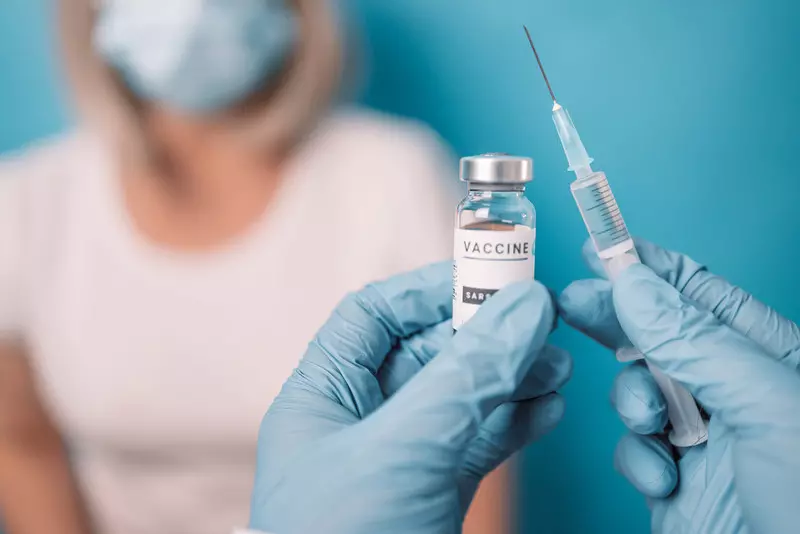 Pfizer i BioNTech rozpoczęły badania nad jedną szczepionką przeciwko Covid-19 i grypie