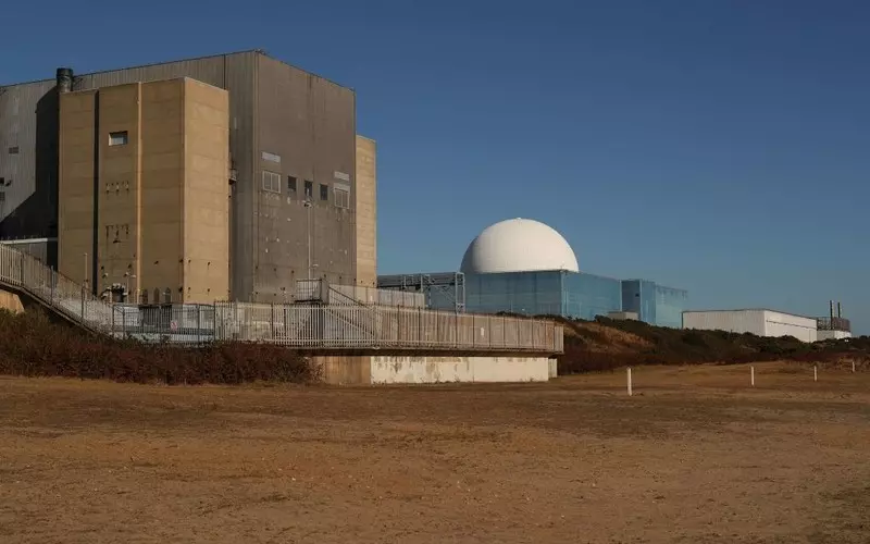 Brytyjski rząd zaprzecza, by miał zrezygnować z budowy elektrowni atomowej