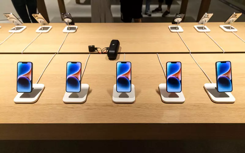 Chiny: Dostawy telefonów Apple zakłócone przed świętami z powodu restrykcji covidowych