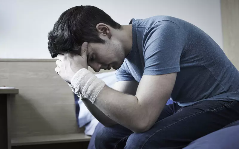 Irlandia: Nawet 21 osób dziennie trafia do szpitala na skutek samookaleczania