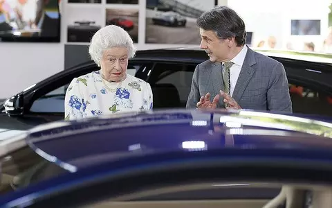 A jaguar that once belonged to Elizabeth II will be up for auction