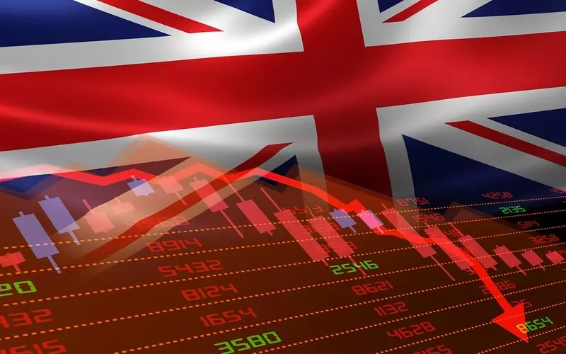 Recession looms as UK economy starts to shrink