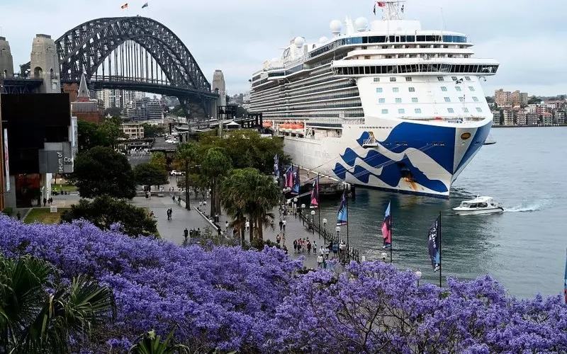 Cruise ship with 800 Covid cases docks in Sydney
