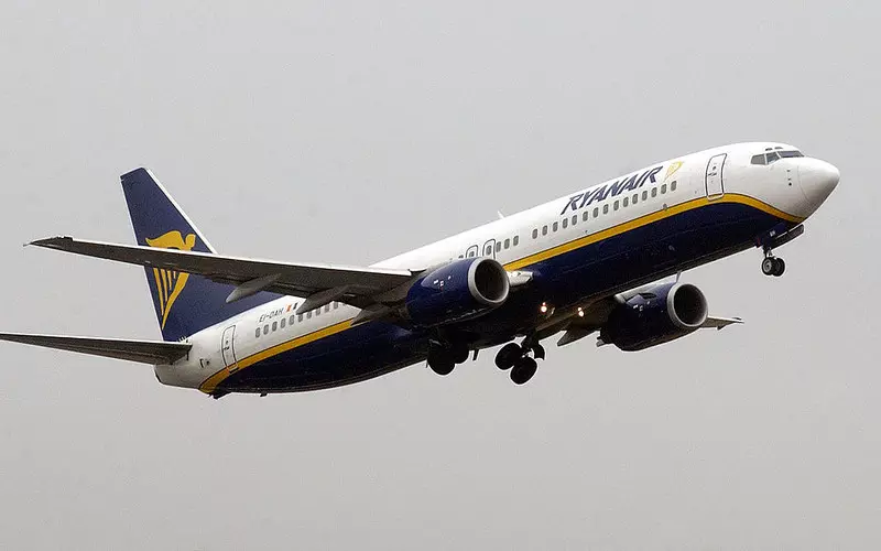 Alarm bombowy w samolocie Ryanair lecącym z Polski. Pilot zadecydował o awaryjnym lądowaniu