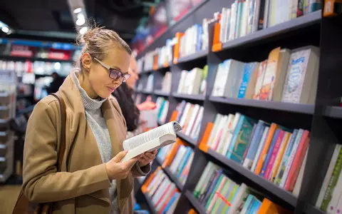 Study: Women are more likely to read books than men