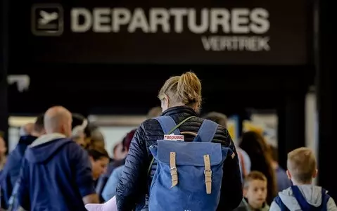 Long queues of passengers at Amsterdam airport again, shortage of soldiers for passport control