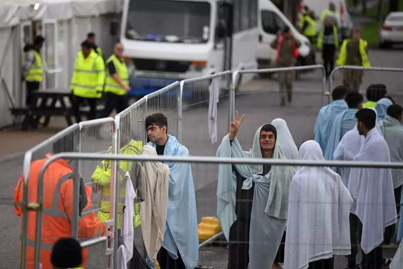 UK: Imigranci z przepełnionego ośrodka zostali rozlokowani w innych miejscach