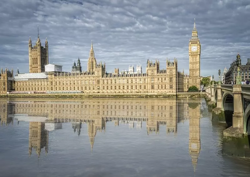 Londyn: Pod budynkiem parlamentu odkryto pozostałości muru sprzed 700 lat