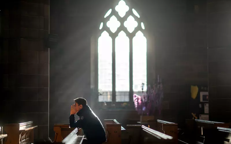 W Anglii i Walii ubywa chrześcijan i rośnie liczba ateistów