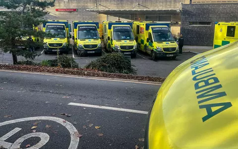 Ambulance staff will go on strike to demand a raise