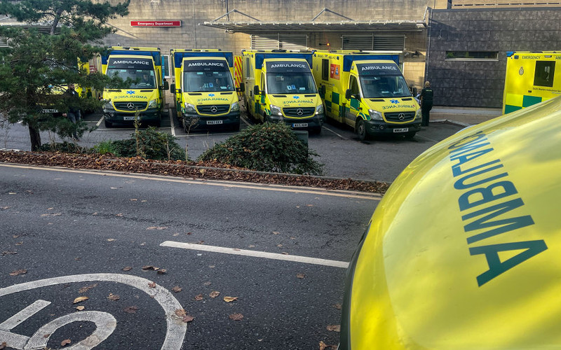 Ambulance staff will go on strike to demand a raise