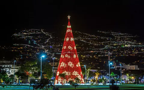 Portugal: Municipalities circumvent rules by calling Christmas decorations 'art'