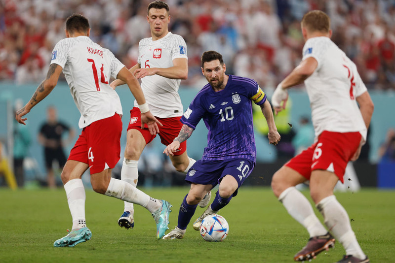 Francuskie media: Fatalny występ Polaków, którzy wślizgnęli się do 1/8 finału