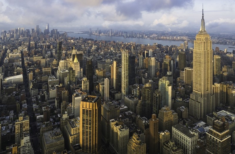 Miastami, w których życie jest najdroższe, są Nowy Jork i Singapur