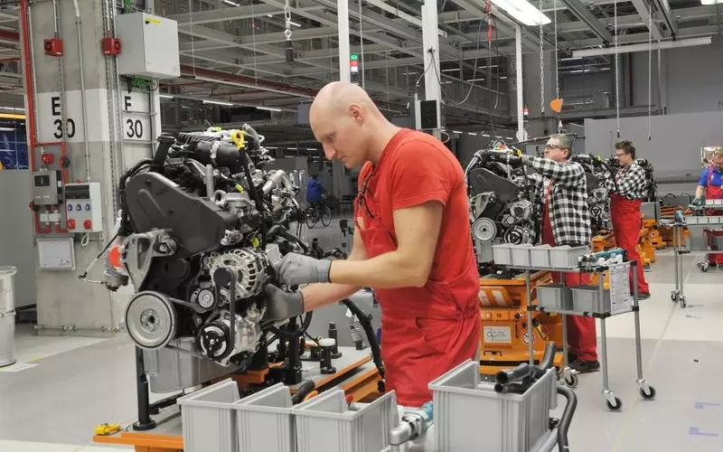 "Puls Biznesu": E-auta napędzą polskie automotive