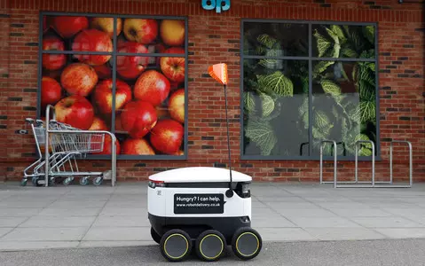 Grocery delivery robots unable to reach destinations- because they can’t cross the road