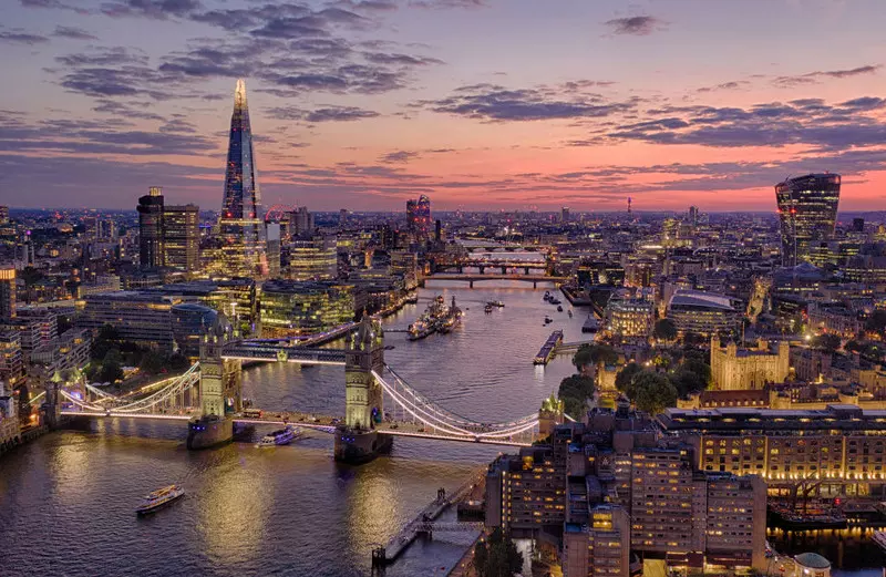 Londyński rynek nieruchomości spowalnia, a ceny spadają w całym UK