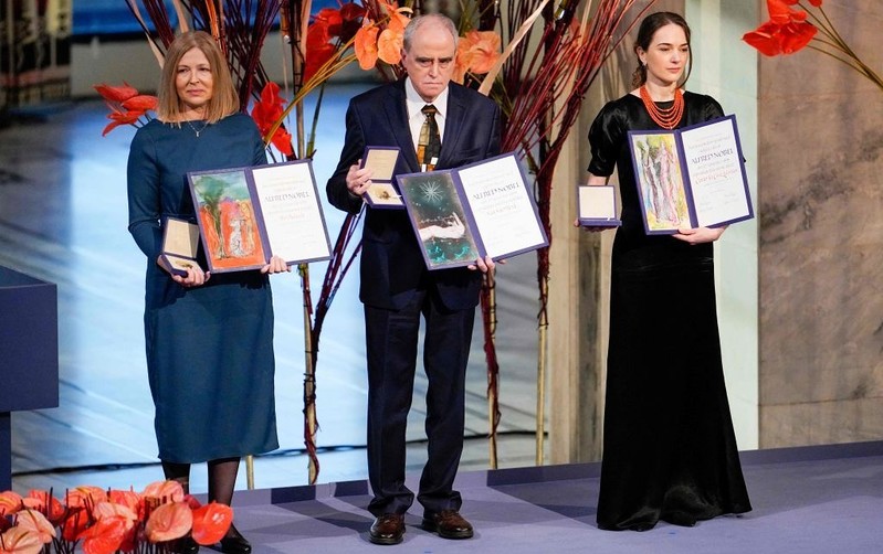 Nobel Peace Prize winners received gold medals and diplomas