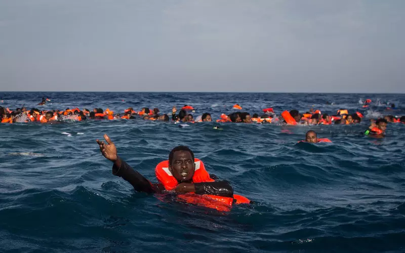 Włochy: Kilkuset migrantów zeszło na ląd z pokładu trzech statków