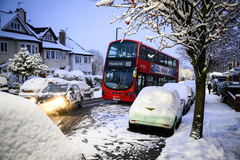 London weather: Travel chaos as capital blanketed by snow and freezing fog