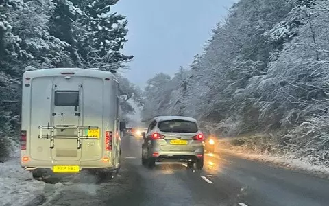 UK weather: Dozens take refuge in pub amid heavy snowfall