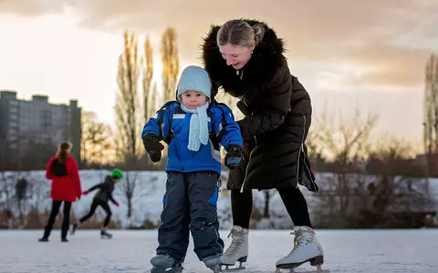 Days after boys died on frozen lake people are still risking lives for a selfie