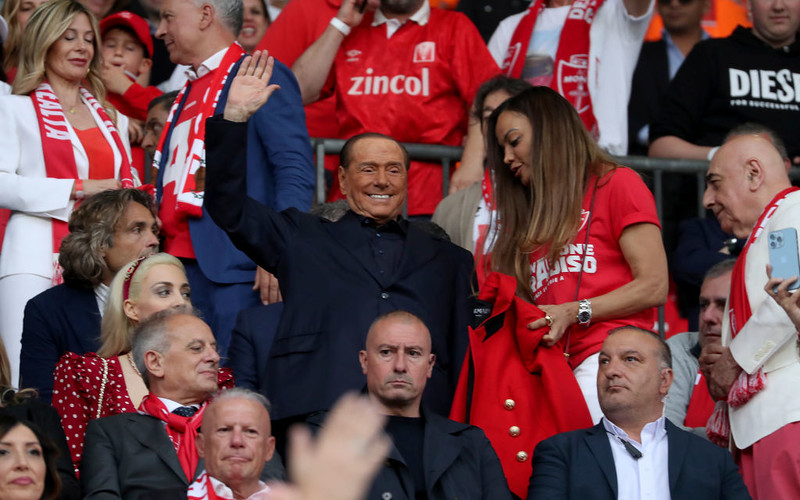 Italian League: Berlusconi motivates Monza players with "prostitute bus"