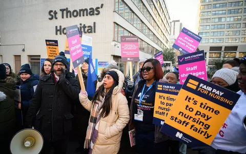 British nurses lead biggest ever strike, want 19 per cent pay rises