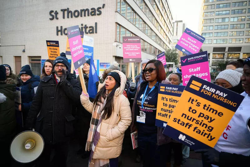 British nurses lead biggest ever strike, want 19 per cent pay rises
