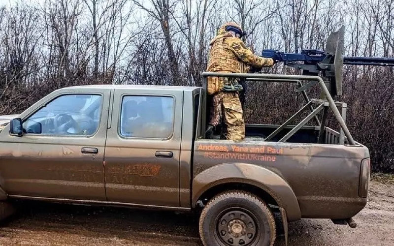 Media: Używane na brytyjskich wsiach pick-upy jadą na wojnę na Ukrainę