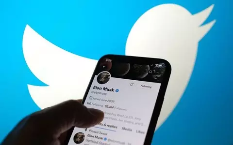 Elon Musk has announced that he will reinstate the Twitter accounts of suspended journalists