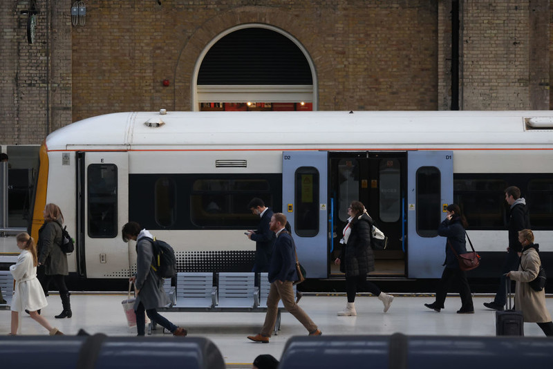 Chaos na kolei w Londynie i okolicach pomimo dnia bez strajków