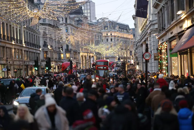 Brytyjscy handlowcy przewidują słabsze tempo sprzedaży przed świętami niż zwykle
