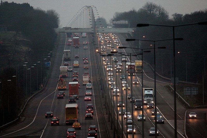 Up to 20m car trips predicted in run-up to Christmas as thaw brings flood risk