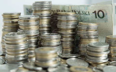 Tylko 13 proc. Polaków odkłada pieniądze, wielu "w skarpecie"