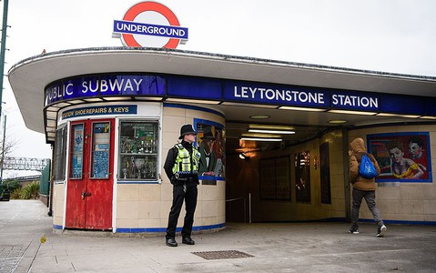 Brytyjska policja zapowiada patrole bezpośrednio w pociągach metra