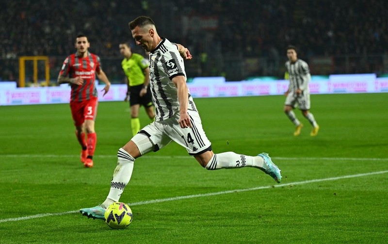 Liga włoska: Gol Milika, Juventus i Milan gonią lidera