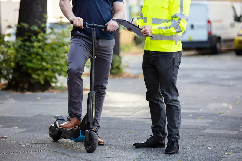 Londyn: Użytkownikom e-hulajnóg i elektrycznych rowerów grozi zakaz jazdy po Thames Path