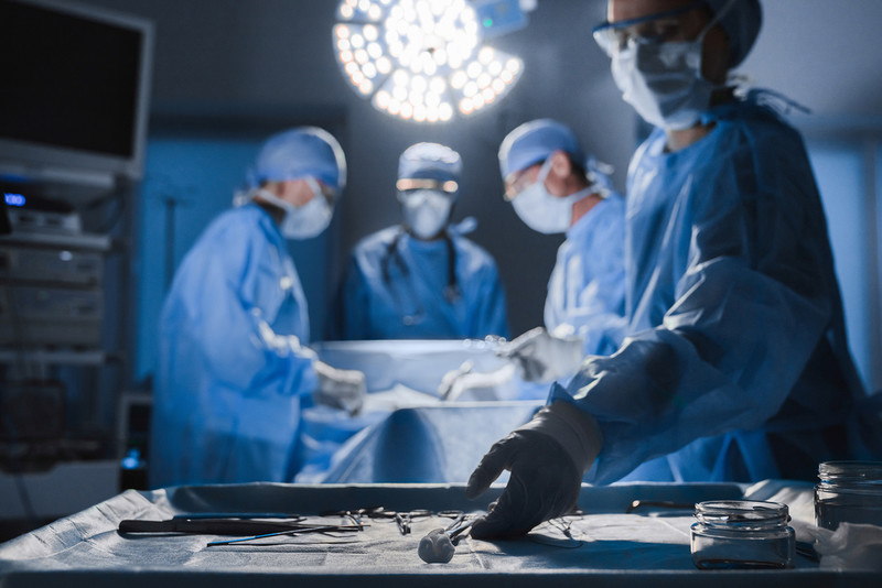 Anglia: Wzrosła liczba przypadków pozostawiania przedmiotów obcych w ciałach pacjentów po operacjach